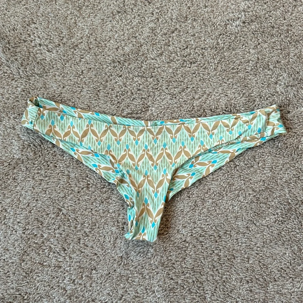 Frankie’s bikinis bottoms